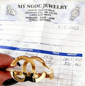 Solid 18k Women Gold Bangle  NWT.